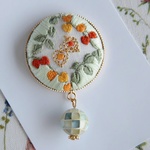 【8/8(日)21:00再販/受注製作】刺繍　ポニーフックorブローチㅤほおずきのタイル