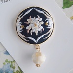【8/8(日)21:00再販/受注製作】刺繍　ポニーフックorブローチㅤ月下美人のタイル
