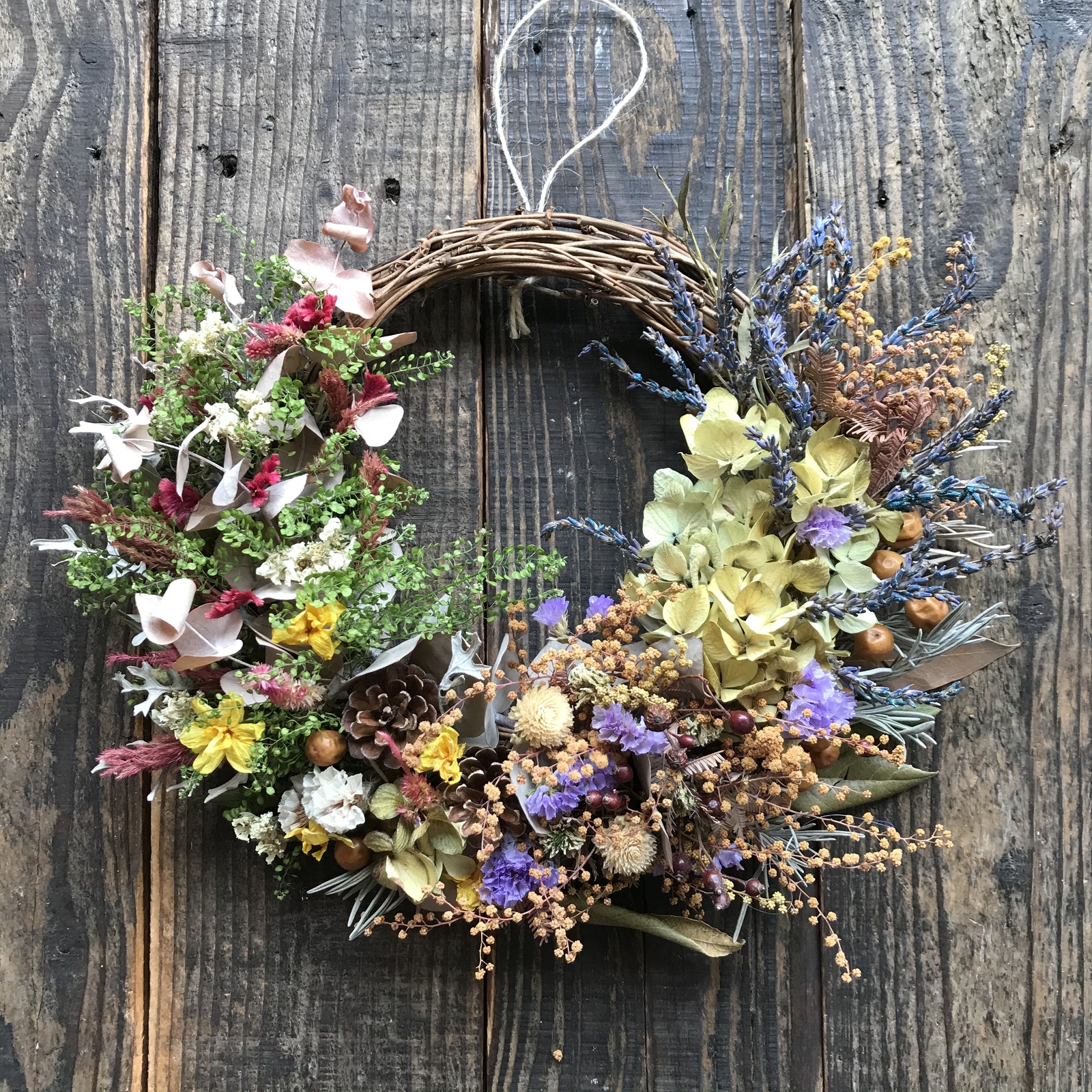 ドライフラワー リース たくさんお花の種類が集まったリース ドライフラワー リース たくさんお花の種類が集まったリース