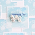 【7/22(金)21時販売】青空と入道雲のそらくまブローチ