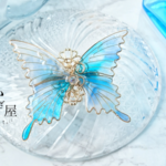 青空の蝶ブローチ〜梅雨空と夏空〜（Brooch of butterfly〜air flow and atmosphere〜）