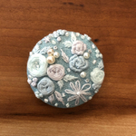 ビーズ刺繍くるみボタン（ヘアゴム/ブローチ）