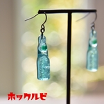 炭酸シュワシュワ！ ラムネ瓶のピアス/イヤリング/チャーム【金属アレルギー対応】