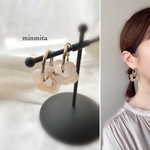 ✴︎NEW!✴︎ベージュマーブルフラワーフープとゴールドのダブルフープ2wayピアス