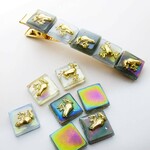 勾玉色に光るシックなカエルのヘアクリップ　バレッタ　 タイル モザイク　ガラス　蛙