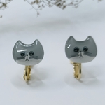 ハチワレねこのイヤリング　グレー