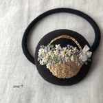 小花のかご盛り 刺繍ヘアゴム/刺繍ブローチへ変更可能