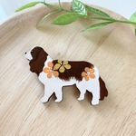 キャバリア　木製ブローチ　　　　アクセサリー　トールペイント