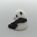 子パンダのブローチ　座る