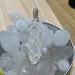 水晶のマクラメネックレス