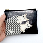 感謝セール品❤️ブラックデニムねこ😻肉球　便利ラミネート ミニポーチ　12cmファスナー