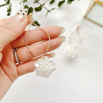 𓐍デザインウェーブフープ×つぶつぶパール𓐍ピアス　イヤリング　樹脂　ニュアンス　揺れる　ウェディング  ブライダル　結婚式　ドレス　花嫁　大ぶり　金アレ