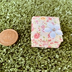 ミニチュアお裁縫箱　(花柄)