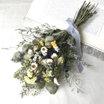 野の花とラベンダーのスワッグ