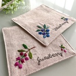 🍓完熟ベリー・手刺繍コースター2点セット『ジューンベリー＆ブルーベリー』