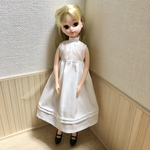 リカちゃん　ノースリーブの真っ白ワンピース