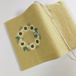 刺繍　ひまわりリースのブックカバー