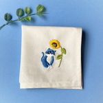 ハチワレ猫チャンとひまわりの手刺繍ハンカチ  