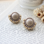 ビーズ刺繍＊ぷっくりベージュ×ゴールドピアス