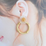 クリアフラワー×バンプーフープの大人可愛い夏ピアス/イヤリング🌼（2Way・夏・夏色・揺れる ゆらゆら・上品・クリア・ベージュ・天然素材・ナチュラル・涼しげ・大ぶり）