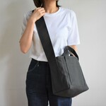 PARK SHOULDER TOTE BAG（チャコール）