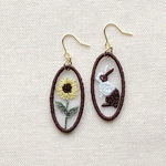 オーガンジー刺繍　うさぎと向日葵のピアス/イヤリング