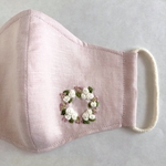 新色　薄クリーム色リネン　刺繍マスク　黄色いバラのリース  ノーズワイヤー付き　柔らかな耳ゴム使用