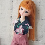 くすみ花柄ブラウス　22cmドールサイズ