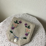 My マスクケース すみれのガーデンの刺繡