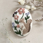 〈刺繍キット〉リスのブローチ
