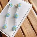ビーズ　きらきら　ゆれるお花のピアス