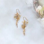 クリスタルリリー　ピアス(イヤリング）