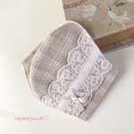 夏用💓 UVガード＋機能性LINEN ベージュ×オフホワイトチェックと接触冷感クールで作った立体マスク　キナリお花刺繍チュールレース&ホワイトローズリボン　アイボリーリボン　ポケットタイプ