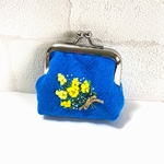 ミモザとかすみ草の花束がま口財布〈ビタミンブルー〉