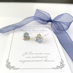 3粒のプチビジューイヤリング　ニュアンスカラー