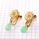 ジェイド　ピンク花のイヤリング