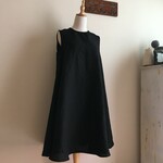 モイストウォッシュ加工リネン黒で作ったノースリーブフレアワンピース