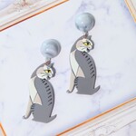 振り向き猫のピアス