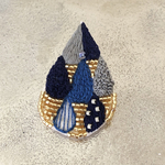●再販●しずくの中のしずく刺繍ブローチ