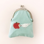 刺繍 がま口ポーチ ＊【白文鳥とフルーツ リンゴ】
