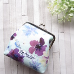 ＜ＳＡＬＥ＞がまぐちポーチ（アネモネとインコ柄／水色）