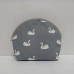 ９２１．大人可愛い　スワン柄のポーチ　グレー　白鳥　再販１