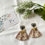 グレーハート♡インド刺繍リボンピアス