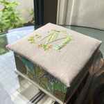 イニシャル手刺繍のbox『M』