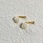 リカちゃんホワイト薔薇ピアス