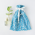 青と白の小花柄　少し大きめ巾着ポーチ