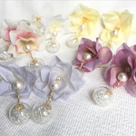 ゆらゆら花びらピアス*ガラスの雫*