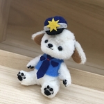 ハンドメイド　犬のお巡りさん⁉️ポリスコスチュームお着替え可能小さなテディベア風垂れ耳ワンコ犬ぬいぐるみ🐶