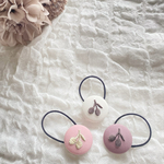 ✱送料無料✱  チェリー刺繍のくるみボタン  ヘアゴム  3個set☆