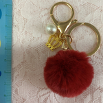 赤色のファーボールキーホルダー